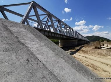 Pod spectaculos peste Mureş, de pe noua cale ferată din vestul României VIDEO