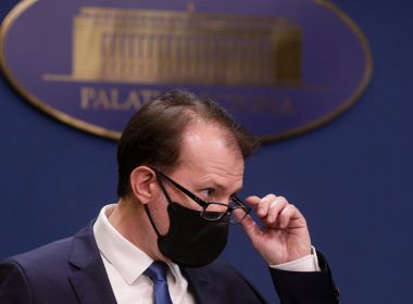 Florin Cîţu: Deocamdată, cu mască la locul de muncă la interior. Ordinul ministrului sănătăţii va fi modificat