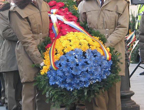 Depuneri de coroane de flori la Monumentul Eroilor Patriei de la Universitatea Naţională de Apărare, cu ocazia zilei de 9 Mai