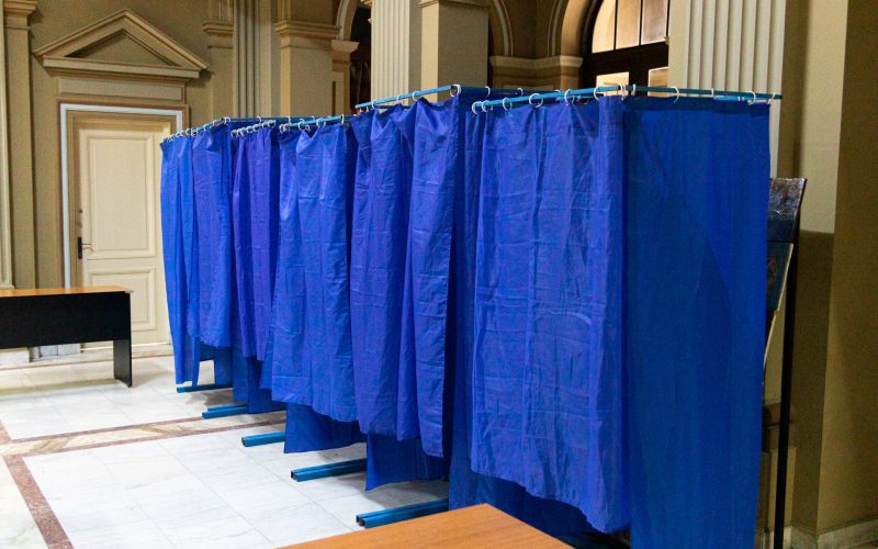 S-au deschis secţiile de votare pentru primul tur al alegerilor legislative în Franţa