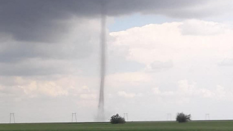 Începe sezonul tornadelor. Unde se formează acest fenomen meteo extrem şi de ce este raportat tot mai des în România