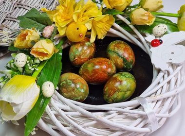 Ouă, miel şi flori, pe mesele românilor