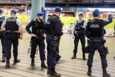 Poliţia olandeză a lansat o anchetă după mai multe atacuri cu armă albă la Amsterdam
