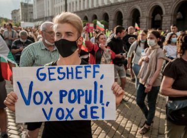 Proteste la Sofia. Manifestanţii au blocat accesul în Palatul de Justiţie: „Laura Kovesi, Bulgaria are nevoie de dumneavoastră”