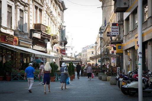 Zeci de străzi din centrul Capitalei devin din nou zonă pietonală în weekend. Rute ocolitoare pentru şoferi