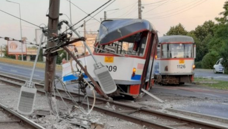 Tramvai deraiat la Arad. O pasageră a ajuns la spital