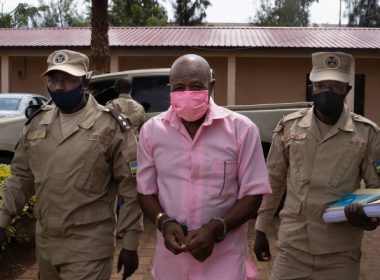 Procurorii au cerut închisoare pe viaţă pentru eroul filmului "Hotel Rwanda"