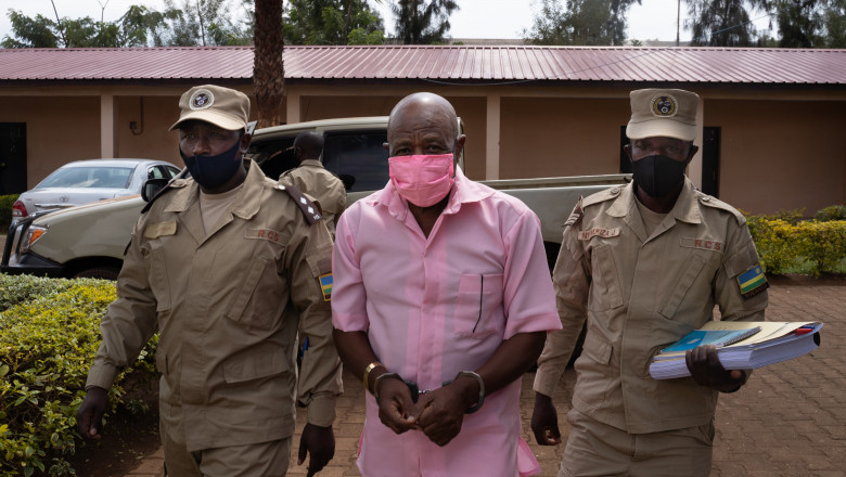 Procurorii au cerut închisoare pe viaţă pentru eroul filmului "Hotel Rwanda"