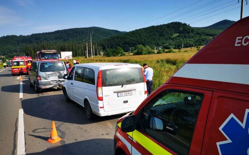 Accident la Suceava. 2 microbuze şi o maşină implicate. A fost activat planul roşu de intervenţie