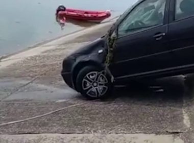 A căzut cu maşina în râu