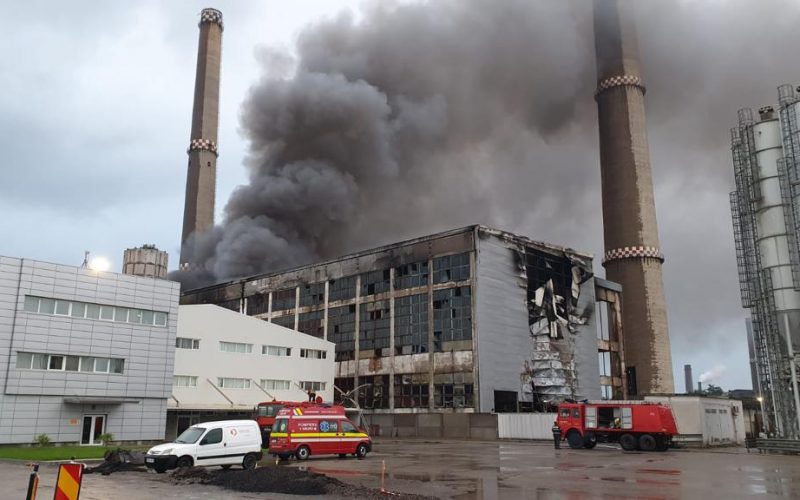 Incendiu la o societate de deşeuri periculoase, în Prahova