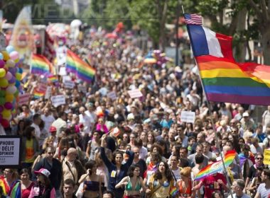 Paradă LGBT pe străzile Parisului