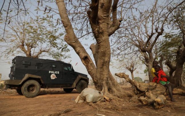 Caz unic în Nigeria: bărbatul trimis să plătească răscumpărarea pentru zeci de copii răpiţi a fost sechestrat de răpitori