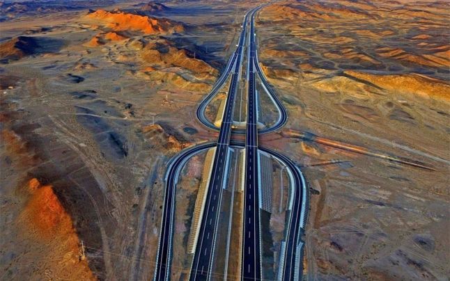 Cea mai lungă autostradă din lume a fost deschisă în totalitate. Din cei 2.800 km, 500 km traversează deşertul