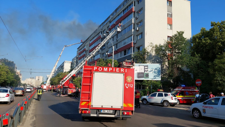 Incendiu într-un bloc din Capitala. 30 de persoane evacuate