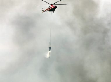 MAE, avertizare pentru turiştii români: Incendiu puternic în insula Kefalonia din Grecia