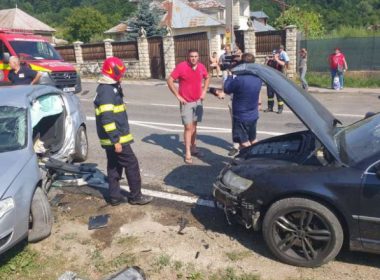 Încă un accident duminică în Bacău: Trei răniţi, dintre care doi copii, duşi la spital