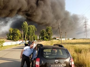 Şeful Gărzii de Mediu Bihor: Fumul toxic rezultat în incendiul de la Salonta, se îndreaptă spre Ungaria