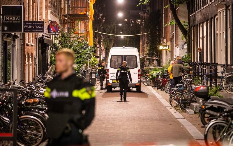 Cunoscut jurnalist olandez, rănit cu focuri de armă