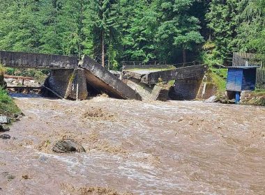 Avertisment al Inspectoratului General pentru Situaţii de Urgenţă: Apa are o putere care nu trebuie subestimată / Nu traversaţi râurile prin apă şi nu vă apropiaţi de malurile acestora