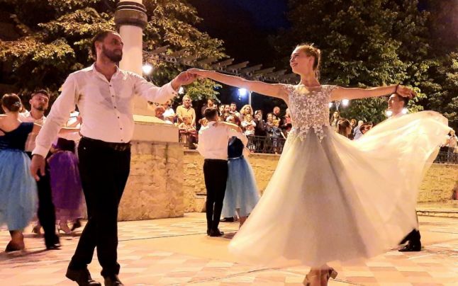 Spectacole pe ritmuri clasice, de tango şi vals, pe faleza Cazinoului