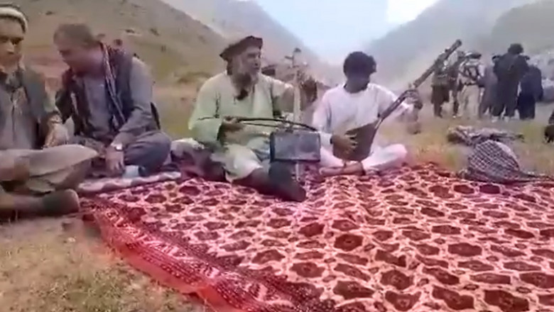 Talibanii au împuşcat un cunoscut cântăreţ de muzică populară. În Kandahar au fost interzise muzica şi vocile de femei la radio şi tv
