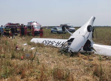 Avion prăbuşit pe câmp, lângă Chitila