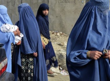 Umba Shariei peste femeile din Afganistan