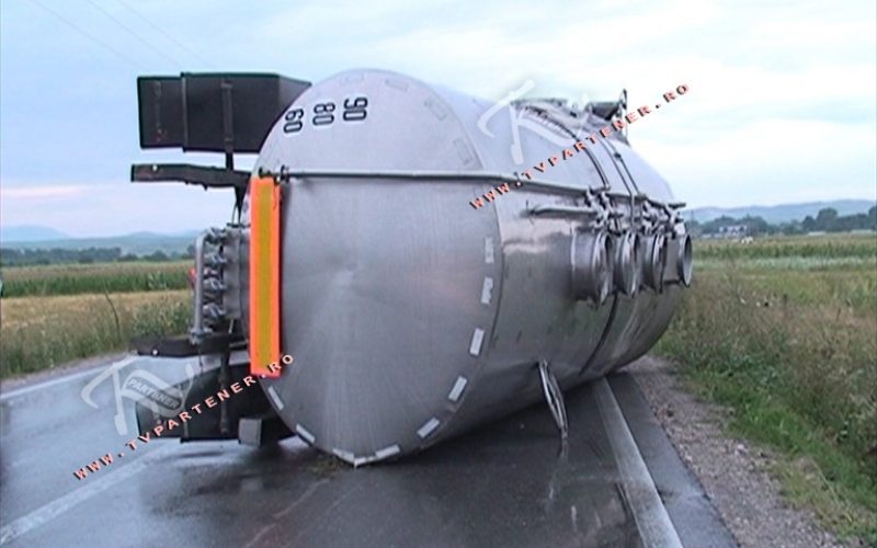 Cisternă cu 33 tone de combustibil, implicată într-un accident pe DN 1A