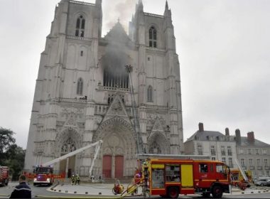Un preot catolic din Franţa a fost ucis de bărbatul care a incendiat anul trecut catedrala din Nantes