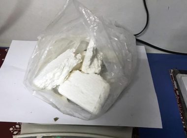 44 kg de droguri, confiscate. Trei tineri au fost arestaţi