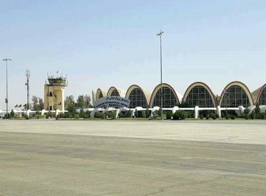 Aeroportul din Kandahar, atins de trei rachete; pista, avariată, iar zborurile anulate