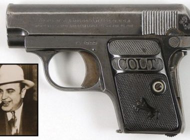 Pistol furat de la un fost jandarm