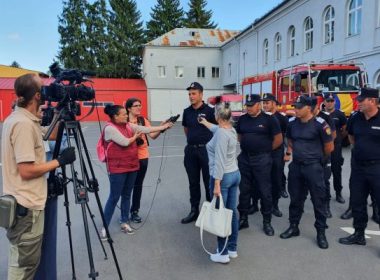 Cei 10 pompieri care reveneau acasă din misiunea în Grecia au intervenit la un accident rutier