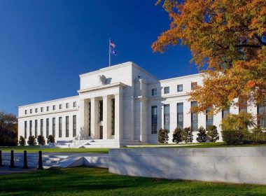 Rezerva Federală va începe ”în curând” să reducă achiziţiile lunare de obligaţiuni. Dobânzile ar putea fi majorate mai repede decât era aşteptat