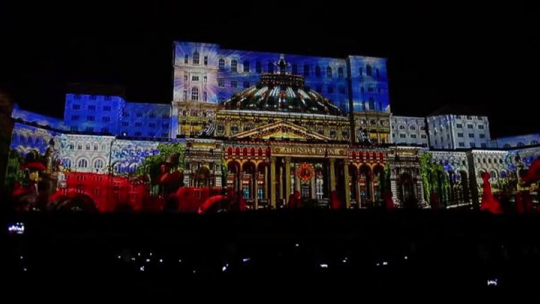 Spectacol de lumini pe Palatul Parlamentului