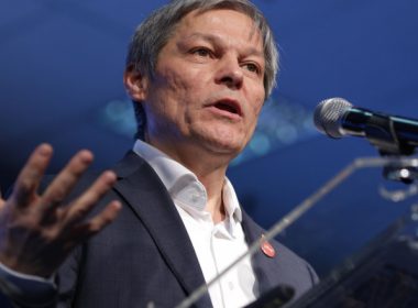 Premierul desemnat Dacian Cioloş urmează să depună la Parlament programul de guvernare şi lista Cabinetului