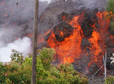 Peste 700 de evacuări din cauza scurgerii de lavă
