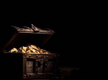 O comoară de obiecte din aur care datează din urmă cu 1.500 de ani, descoperită în Denemarca