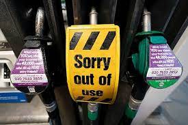 Penurie de benzină în Marea Britanie: Guvernul îndeamnă armata să stea pregătită
