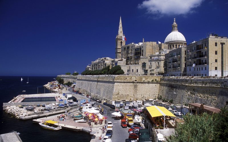 Malta va putea relaxa restricţiile în baruri şi restaurante numai pentru persoanele complet vaccinate