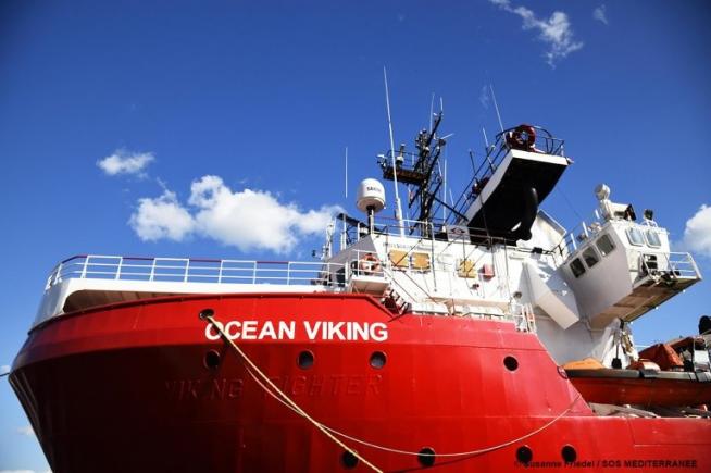 Nava umanitară Ocean Viking a salvat 129 de migranţi în Mediterana în weekend