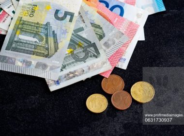 Polonia încurajează înţelegeri extrajudiciare în cazul creditelor în valută