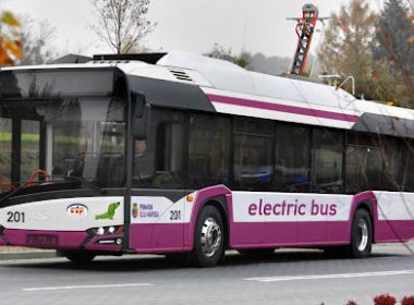 Cum arată primul autobuz electric fabricat vreodată în România. Timp de două săptămâni e testat la Cluj