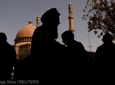  Peste 50 de credincioşi au murit în urma unei explozii puternice într-o moschee din Kabul