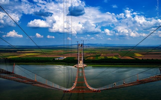 Podul suspendat peste Dunăre este în grafic. CNAIR: Nu mai există infiltraţii de apă în blocul de ancoraj