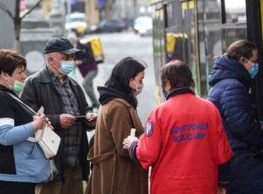 Primăria din Kiev a anunţat introducerea permisului sanitar inclusiv pentru transportul public