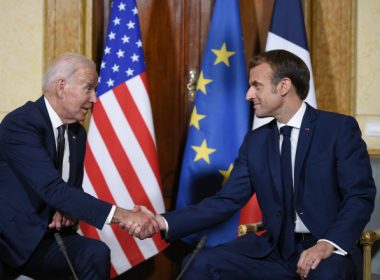 Reconciliere între Joe Biden şi Emmanuel Macron, la Roma: „Ceea ce am făcut a fost făcut cu stângacie şi nu cu multă eleganţă”