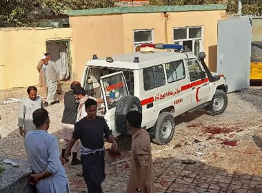 Teroriştii Statului Islamic au revendicat atentatul de la moscheea din Afganistan, soldat cu cel puţin 55 de morţi