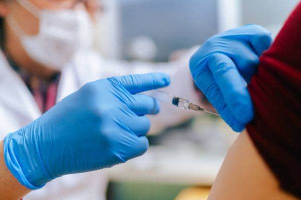 Americanii vaccinaţi complet pentru Covid-19 cu vaccinul Pfizer/BioNTech vor putea primi rapelul după cinci luni în loc de şase